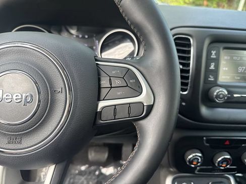 Used 2018 Jeep Compass Latitude FWD image 17