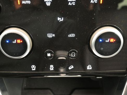 Used 2020 Land Rover Discovery Sport S image 17