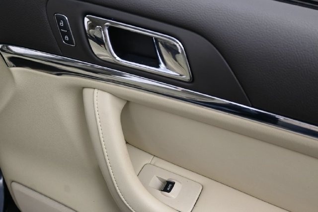 Used 2013 Lincoln MKS FWD image 31
