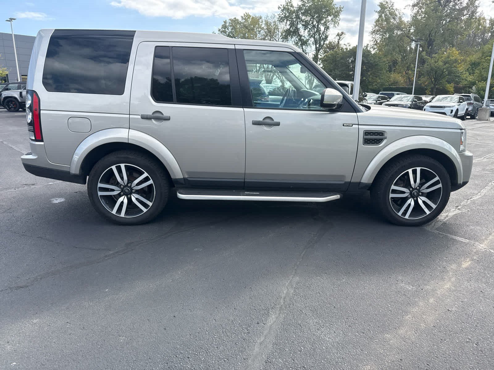 Used 2016 Land Rover LR4 AWD/4WD image 5