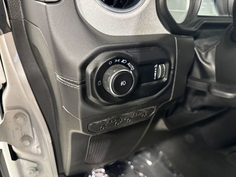Used 2024 Jeep Wrangler Unlimited Sahara AWD/4WD image 18