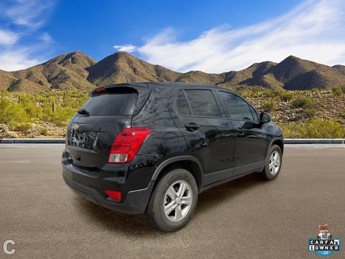 Used 2022 Chevrolet Trax LS w/ Tint and Cruise Package AWD/4WD image 4