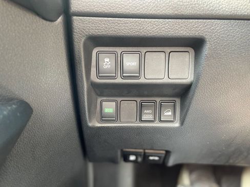 Used 2015 Nissan Rogue S AWD/4WD image 24