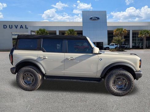 New 2025 Ford Bronco Outer Banks w/ Sasquatch Package AWD/4WD image 3