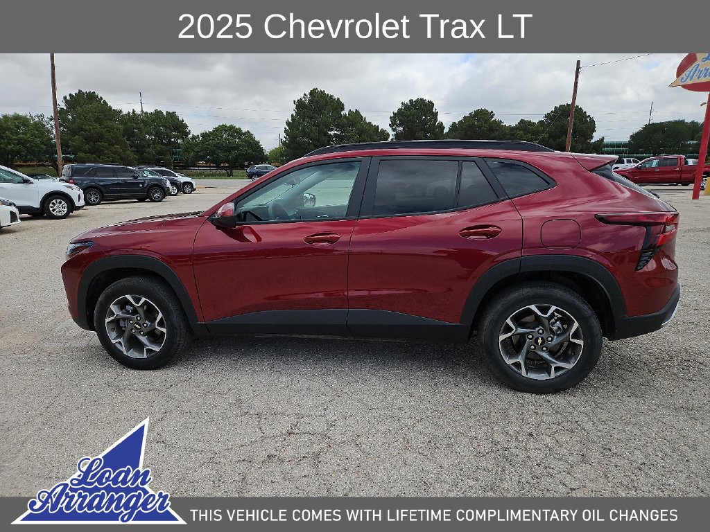 Used 2025 Chevrolet Trax LT FWD image 7