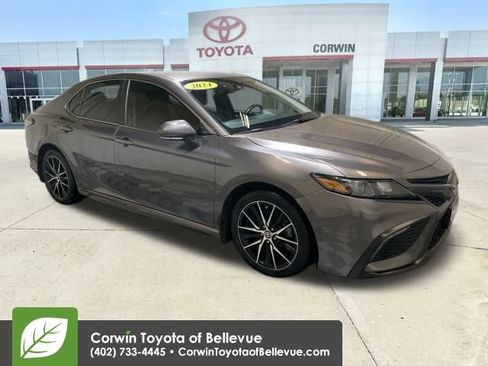 Used 2024 Toyota Camry SE image 7