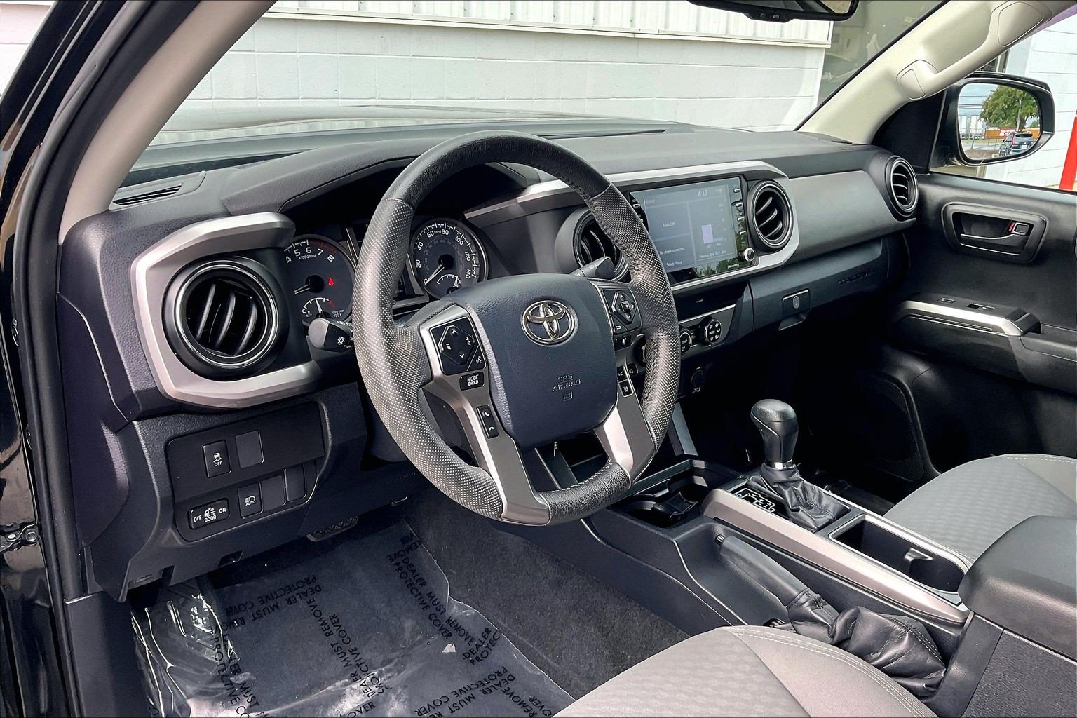 Used 2020 Toyota Tacoma SR5 AWD/4WD image 18