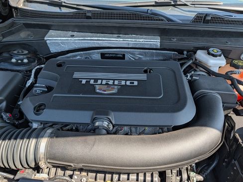 Used 2023 Cadillac XT4 Luxury w/ Cold Weather Package AWD/4WD image 39