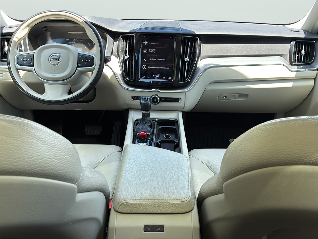 Used 2019 Volvo XC60 T6 Momentum w/ Multimedia Package AWD/4WD image 18