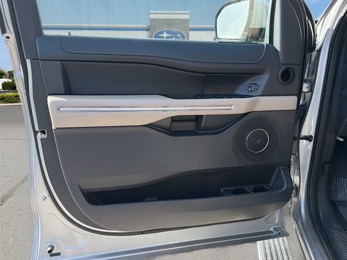 Used 2024 Ford Expedition Limited image 24
