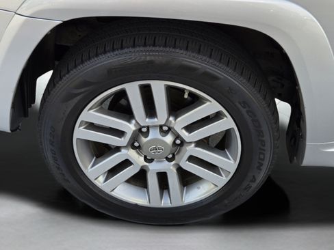 Used 2013 Toyota 4Runner Limited AWD/4WD image 33