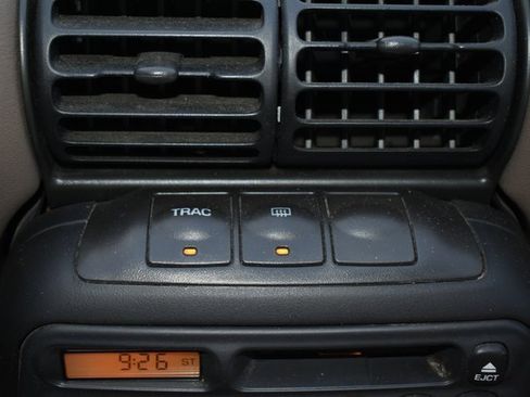 Used 1998 Saturn S-Series SC1 image 19