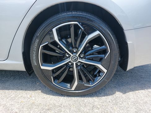 Used 2024 Nissan Altima 2.5 SR FWD image 35