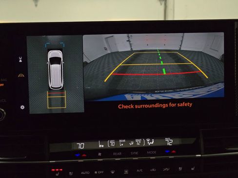 Used 2025 Toyota Sienna Platinum image 6