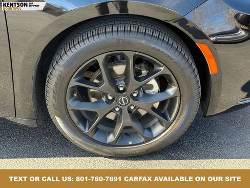 Used 2025 Chrysler Pacifica Limited image 14