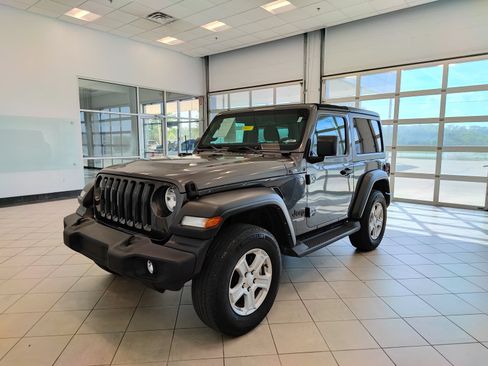 Used 2021 Jeep Wrangler Sport AWD/4WD image 7