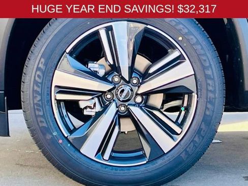 New 2025 Nissan Rogue SL image 9