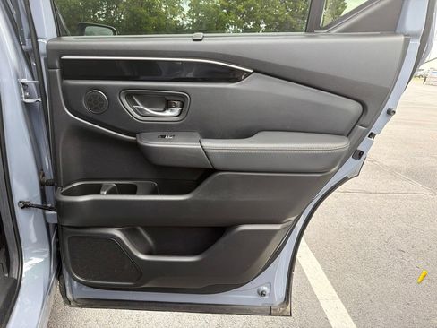 Used 2025 Honda Pilot Touring image 25