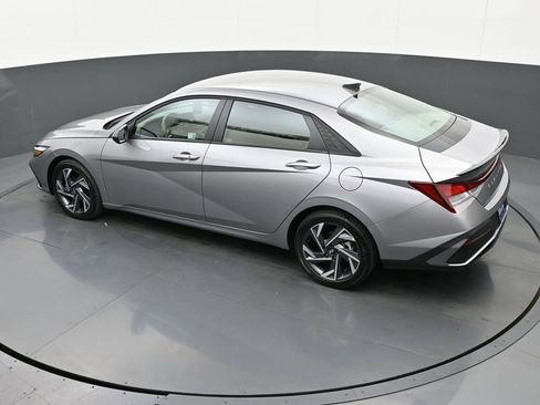 Certified 2025 Hyundai Elantra Sport image 35