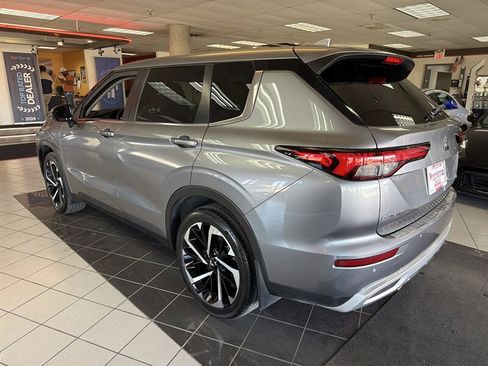 Used 2024 Mitsubishi Outlander SE Black Edition image 8