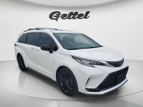 Certified 2023 Toyota Sienna XSE FWD image 2