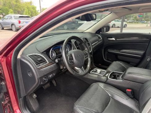Used 2019 Chrysler 300 Limited AWD/4WD image 18