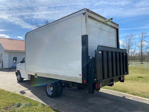 Used 2018 Chevrolet Express 3500 w/ Driver Convenience Package image 6