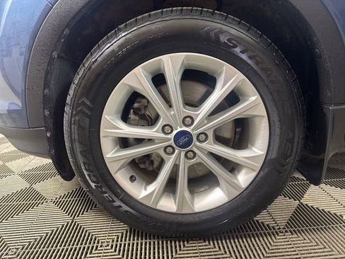 Certified 2018 Ford Escape SE w/ SE Sync 3 Package AWD/4WD image 11