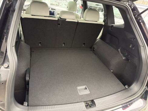 Used 2023 Volkswagen Tiguan SE R-Line image 25