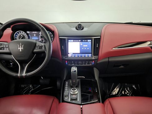 Used 2023 Maserati Levante GT AWD/4WD image 21