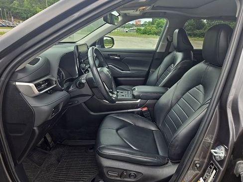Used 2022 Toyota Highlander XLE AWD/4WD image 15