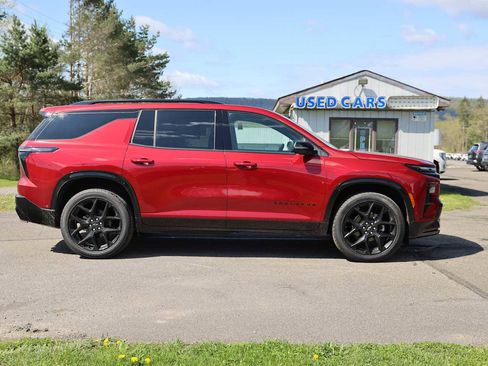 Used 2026 Chevrolet Traverse RS w/ LPO, Floor Liner Package AWD/4WD image 2