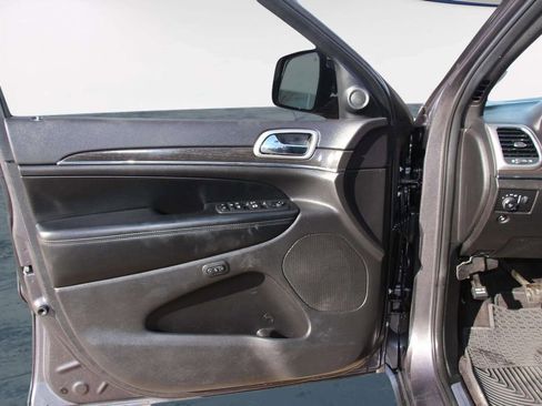 Used 2018 Jeep Grand Cherokee Limited image 12