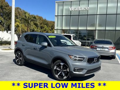 Used 2022 Volvo XC40 T4 Momentum w/ Premium Package
