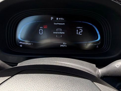 Used 2025 Hyundai Venue SEL FWD image 6