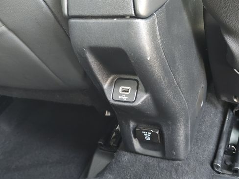 Used 2019 Jeep Renegade Limited image 28