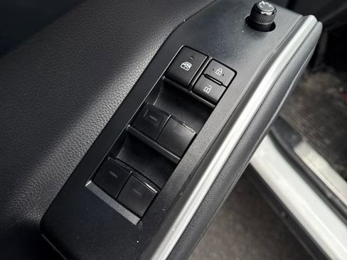 Used 2023 Toyota Highlander XLE image 24