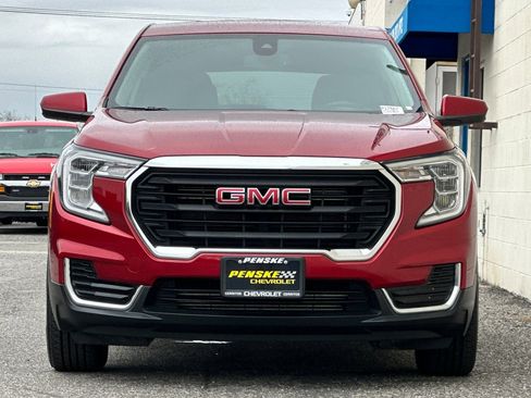 Certified 2022 GMC Terrain SLE w/ LPO, Cargo Package image 9