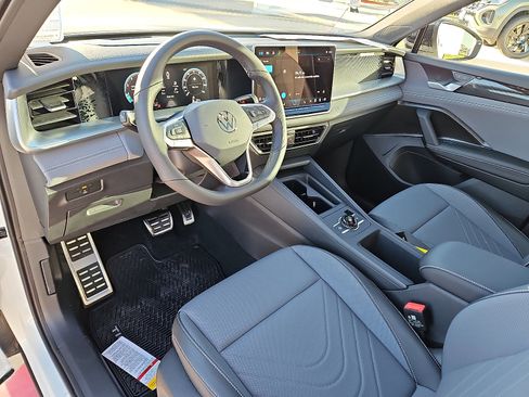 New 2026 Volkswagen Tiguan SE R-Line image 11