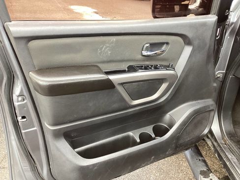 Used 2015 Nissan Titan PRO-4X image 14