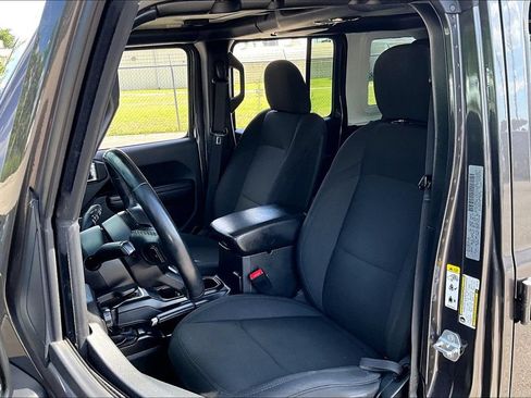 Used 2018 Jeep Wrangler Unlimited Sport S AWD/4WD image 32