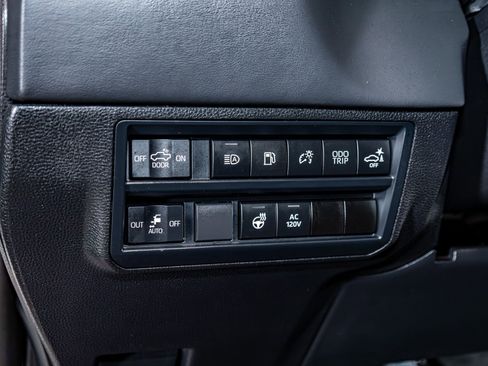 Used 2024 Toyota Tundra Platinum image 17