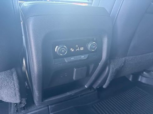 Used 2024 Chevrolet Traverse Z71 w/ Enhanced Driving Package AWD/4WD image 39