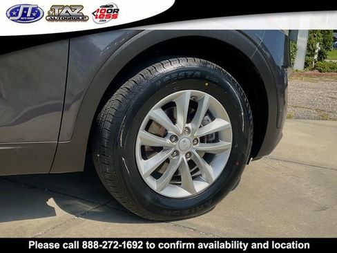 Used 2017 Kia Sorento LX image 9