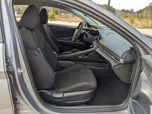 Used 2024 Hyundai Elantra SEL image 46