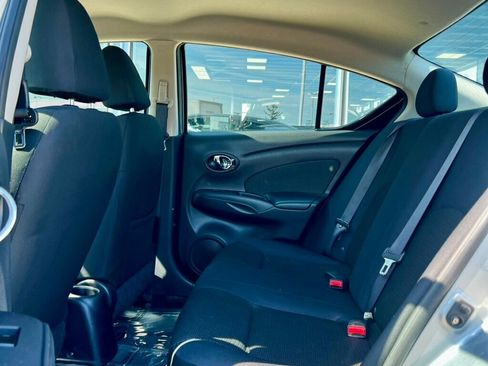 Used 2013 Nissan Versa SV FWD image 16