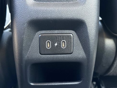 Used 2024 Hyundai Venue Limited image 15