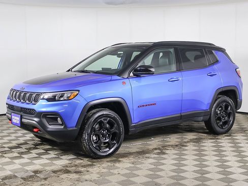 Used 2024 Jeep Compass Trailhawk image 6