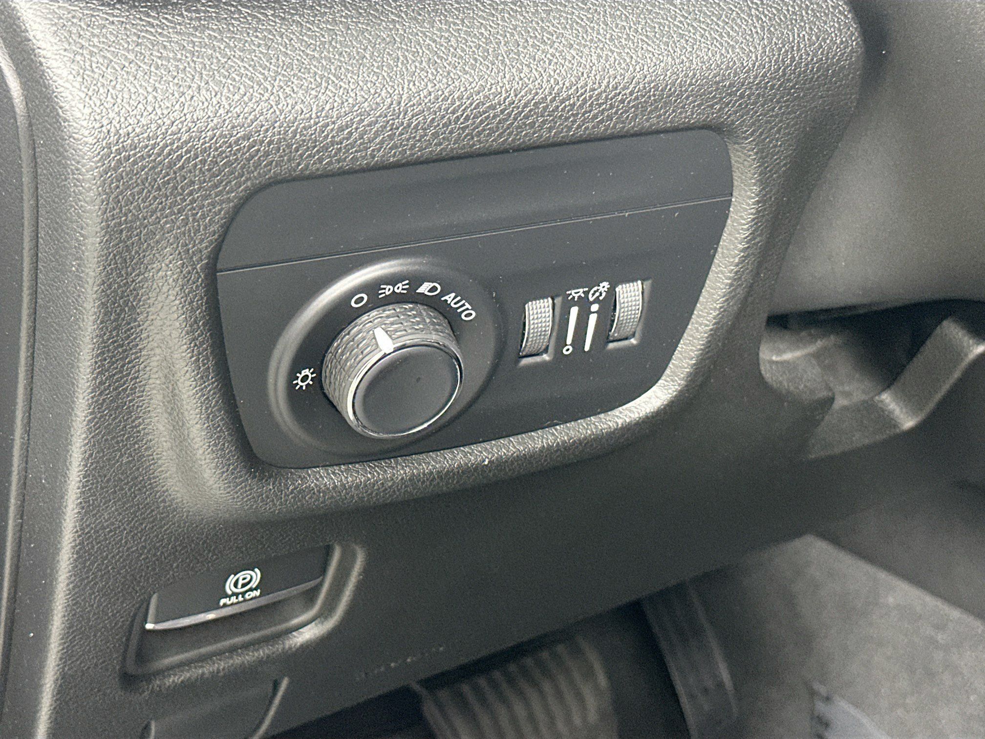 Used 2023 Jeep Grand Cherokee Laredo AWD/4WD image 10