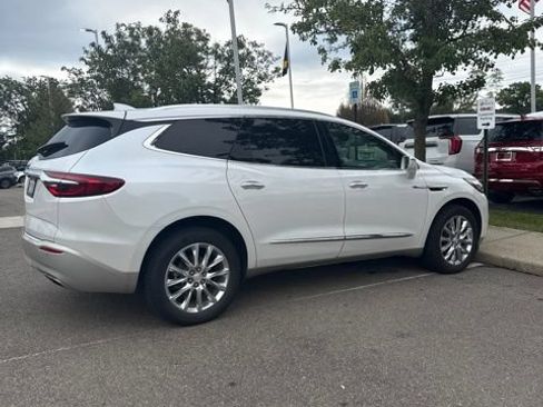 Used 2020 Buick Enclave Premium w/ Sun and Sites Package AWD/4WD image 3